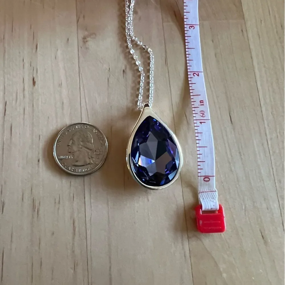 Handcrafted necklace with green peridot crystal and chain - Picture 5 of 6